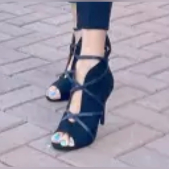 *NEW* Journee Collection Samara Bootie Black Size: 6 - Picture 12 of 14